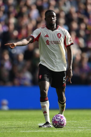 Konate respaldado por Arne Slot tras errores de Liverpool en racha negativa