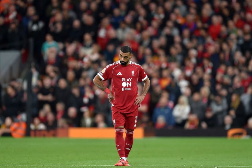 Carragher pide a Liverpool dejar ir a Salah tras la derrota ante Man Utd