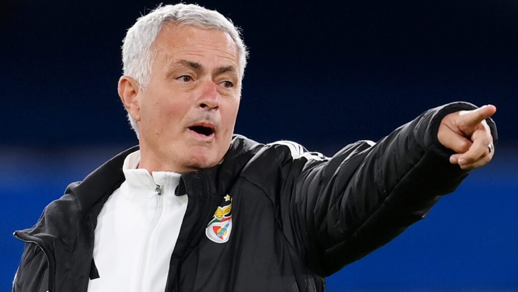 Gerrard y Mourinho: ¿Potenciales entrenadores del Wrexham en el futuro?