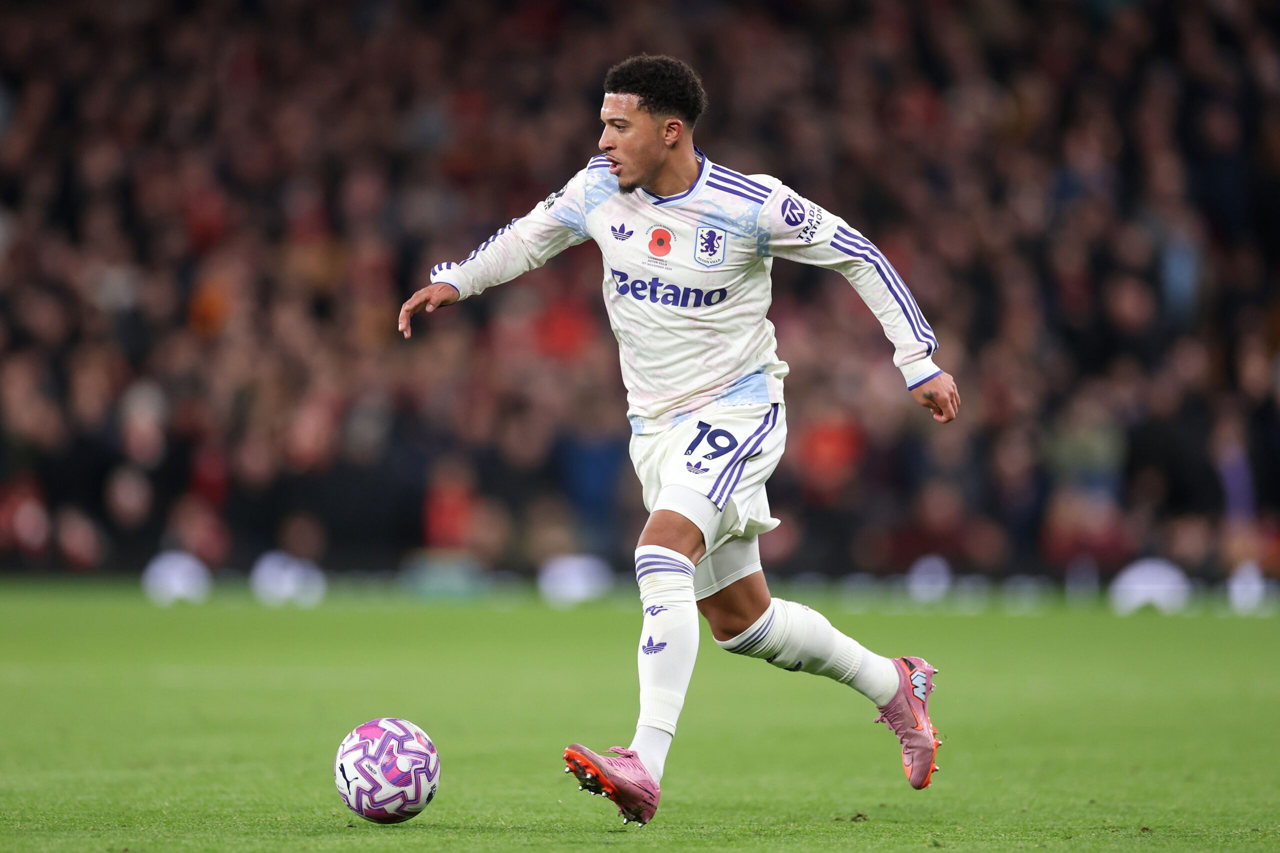 Jadon Sancho conversa con tres clubes turcos tras préstamo fallido en Aston Villa