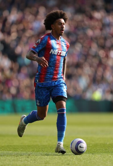 Charlie Davies: Influencia del manager de Crystal Palace en ausencia de Chris Richards