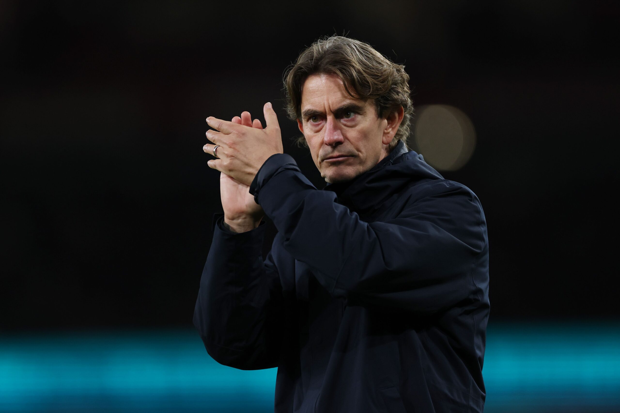Thomas Frank critica a Spurs por su mal rendimiento en derrota 4-1 ante Arsenal
