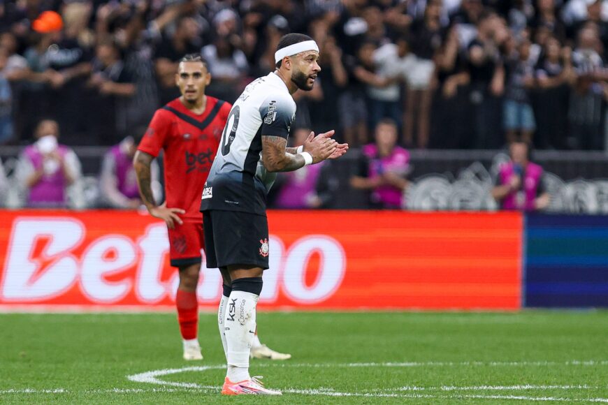 Memphis Depay renuncia a lujoso hotel para ayudar a Corinthians en crisis