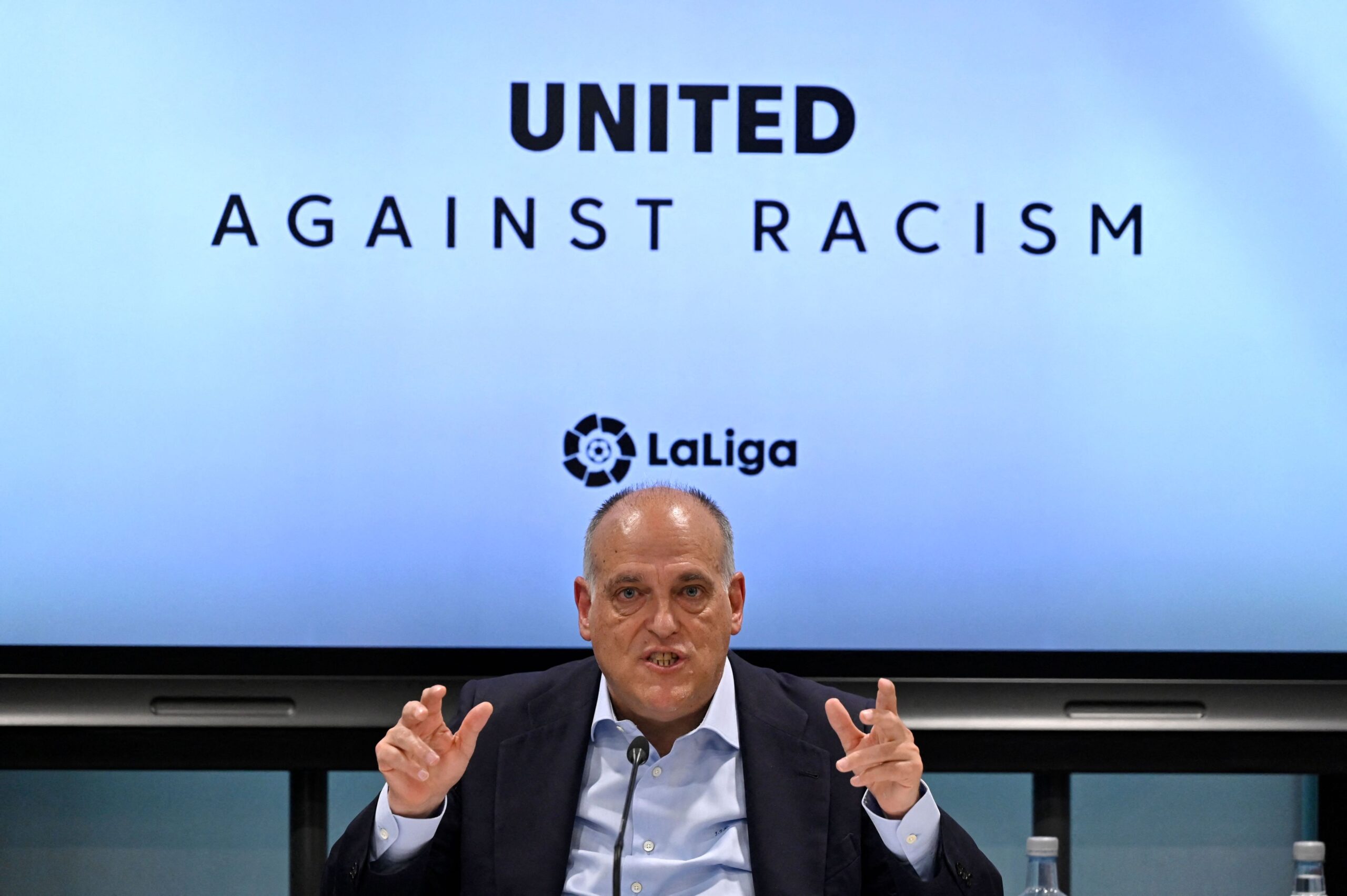 Presidente de La Liga acusado de menospreciar el fútbol argentino y AFA responde