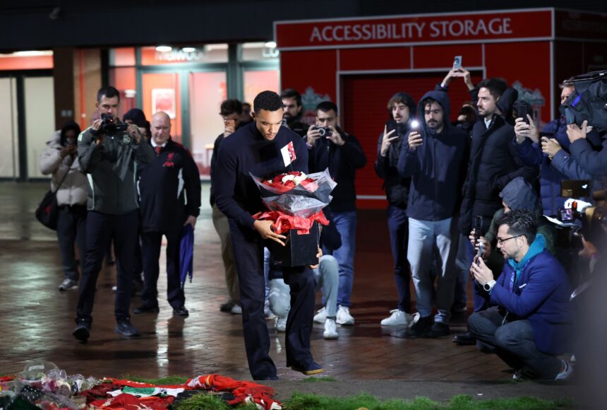 Trent Alexander-Arnold rinde emotivo homenaje a Diogo Jota en su regreso a Liverpool