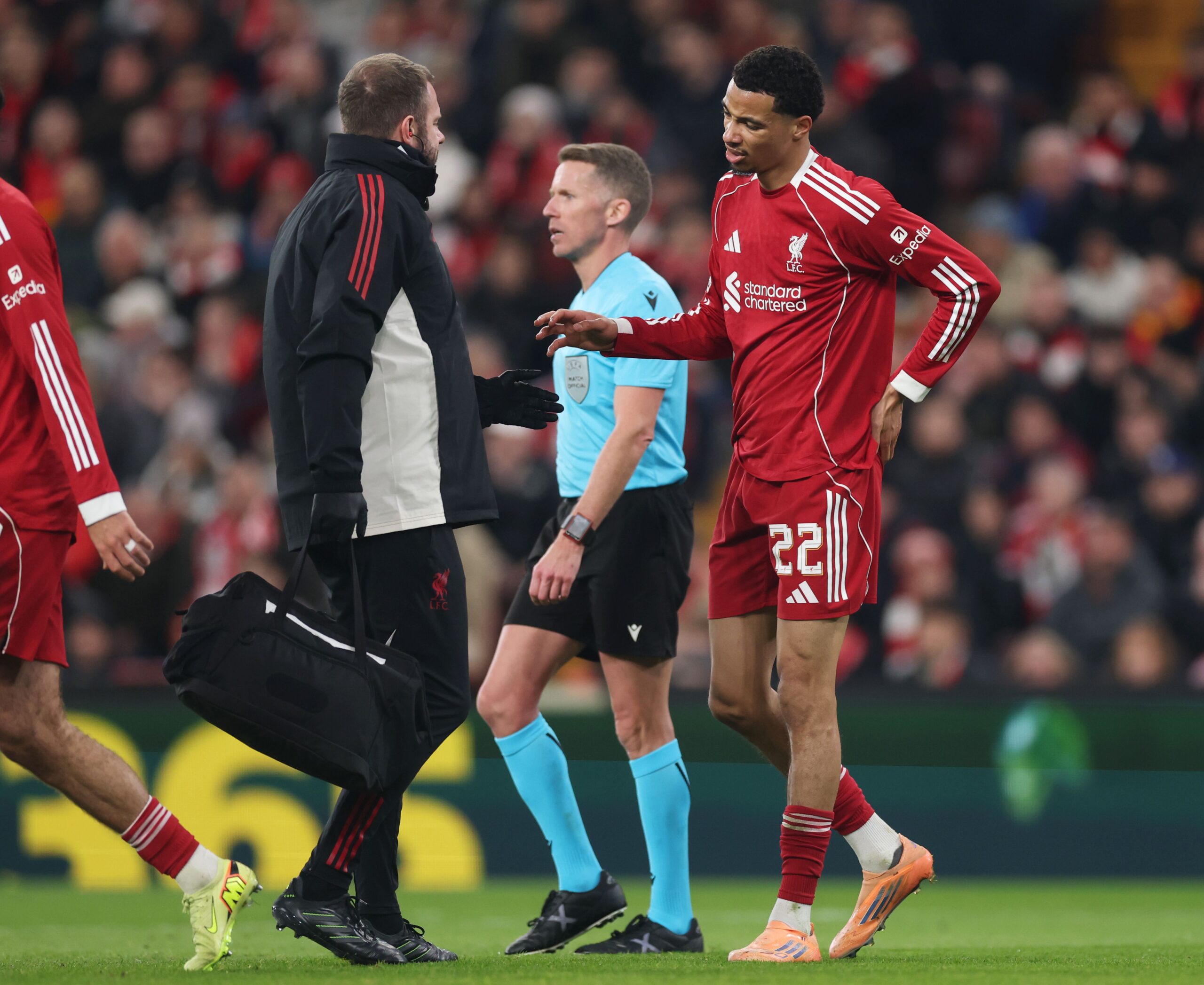 Nuevo fichaje de Liverpool se lesiona en derrota ante PSV en otro golpe más