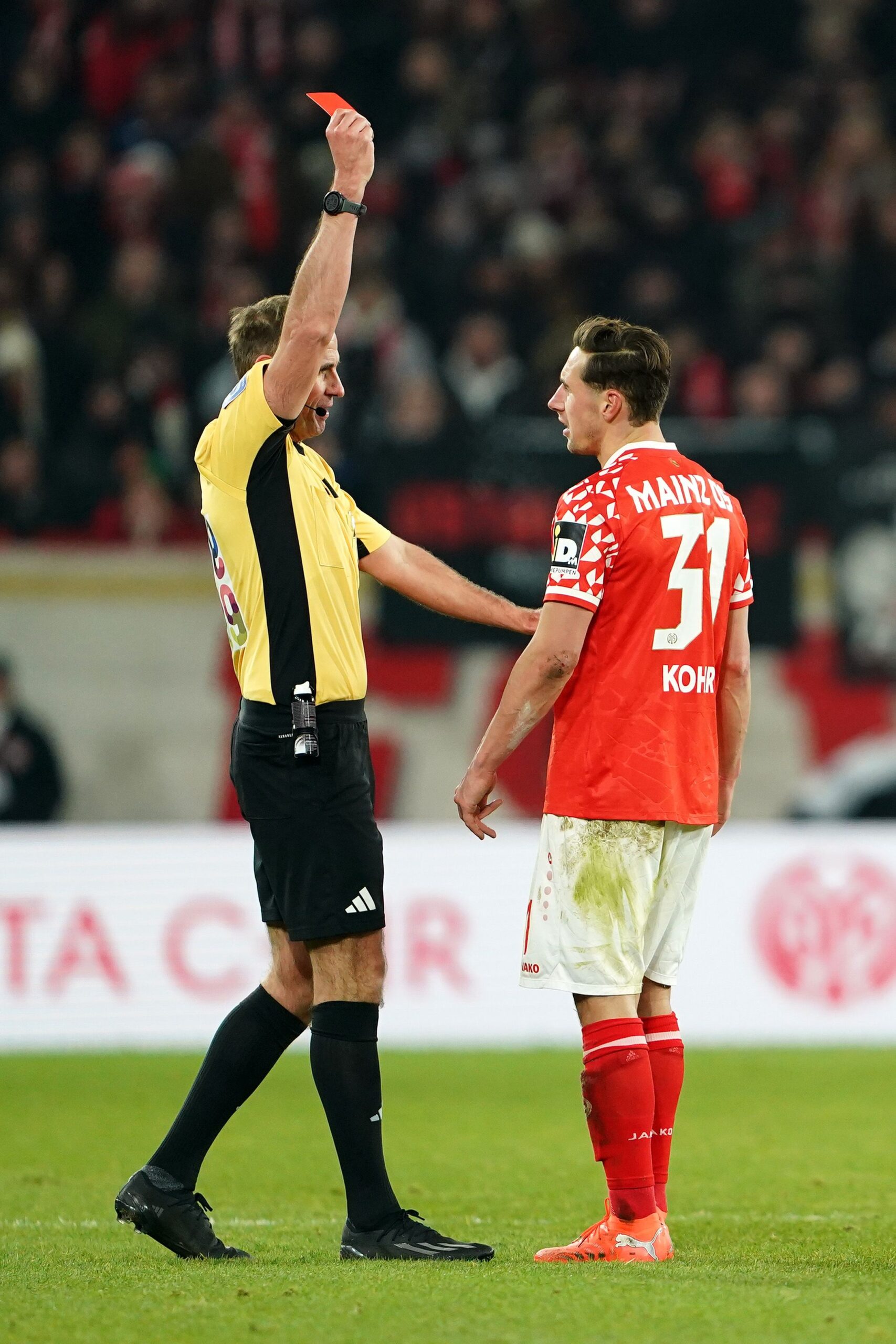 Suspensión de 12 partidos para defensor de Mainz: ¿Ejemplo a seguir en Bundesliga?