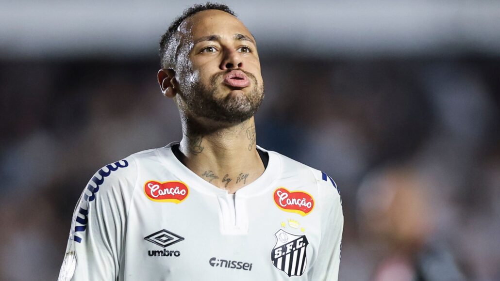 Neymar en shock por sustitución y reacciona tras derrota de Santos en descenso