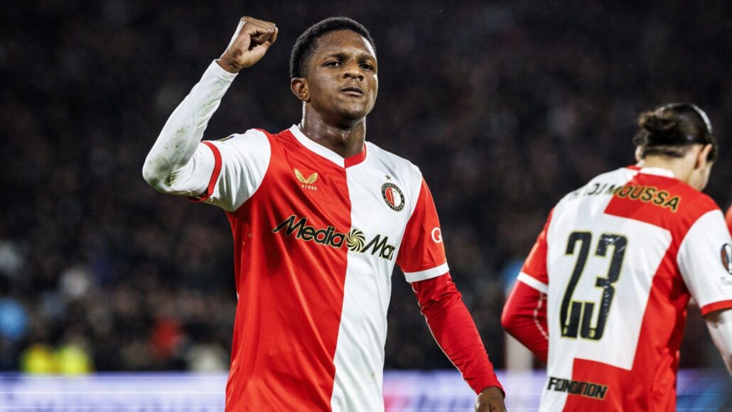 Arsenal y Man City compiten por la joven promesa de Feyenoord en enero