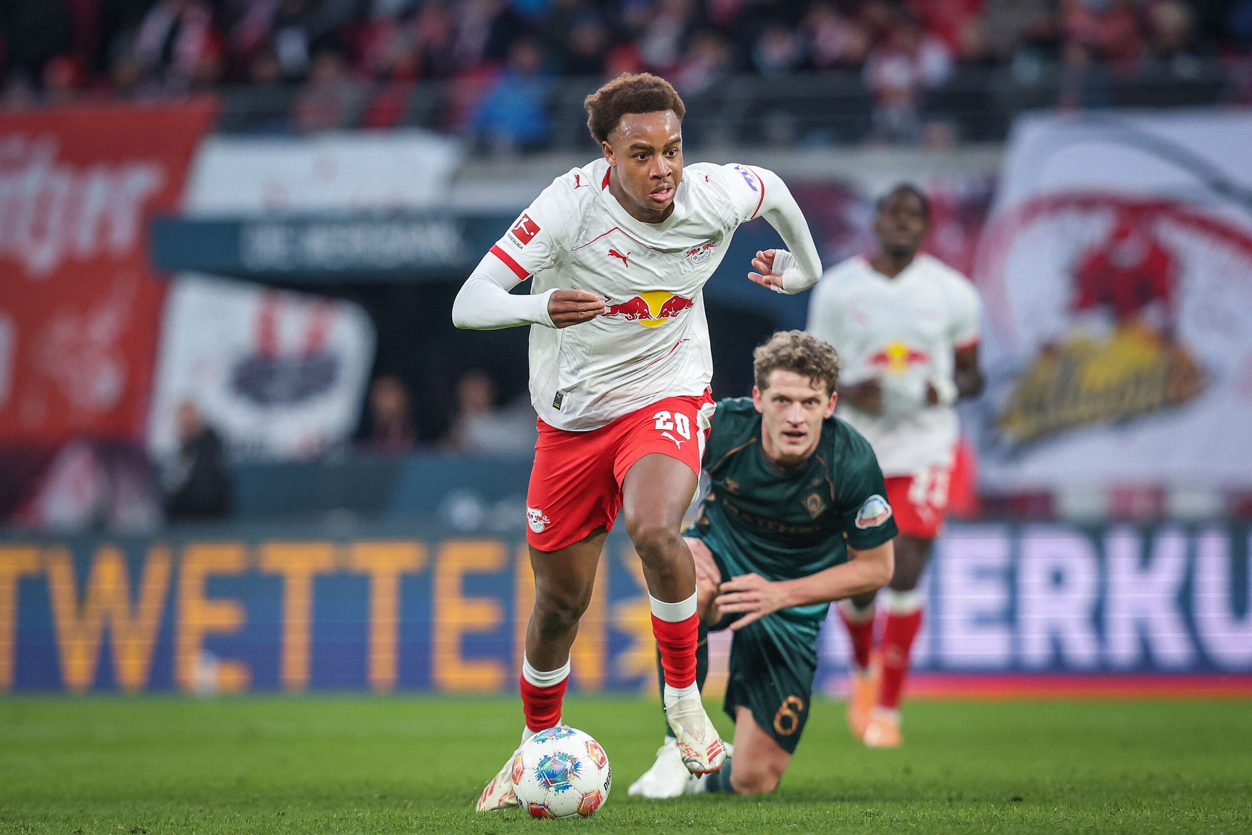Arsenal y Liverpool envían ojeadores para joven de RB Leipzig, Man Utd y Chelsea