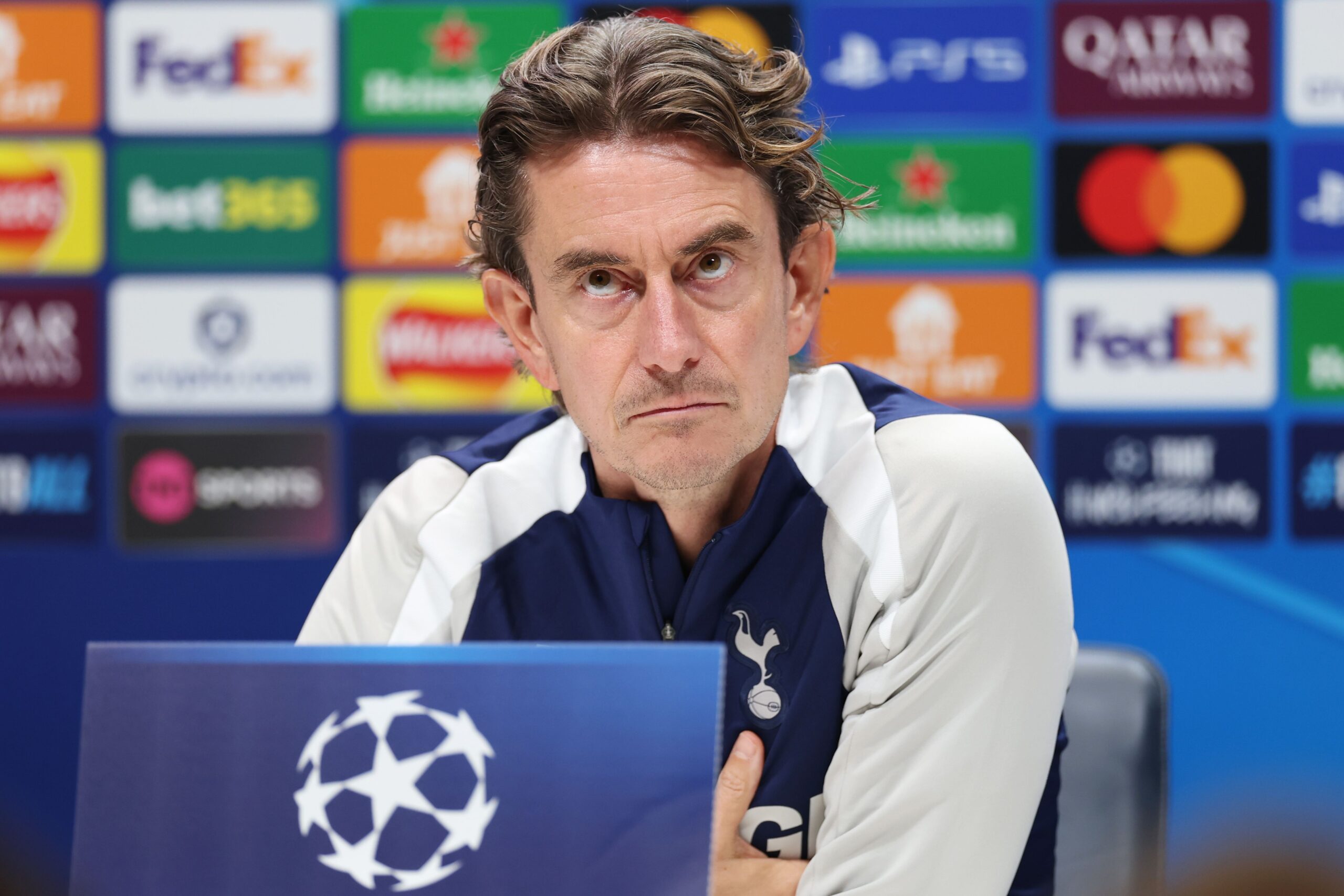 Tottenham evalúa despido de Thomas Frank tras derrota contundente ante Arsenal
