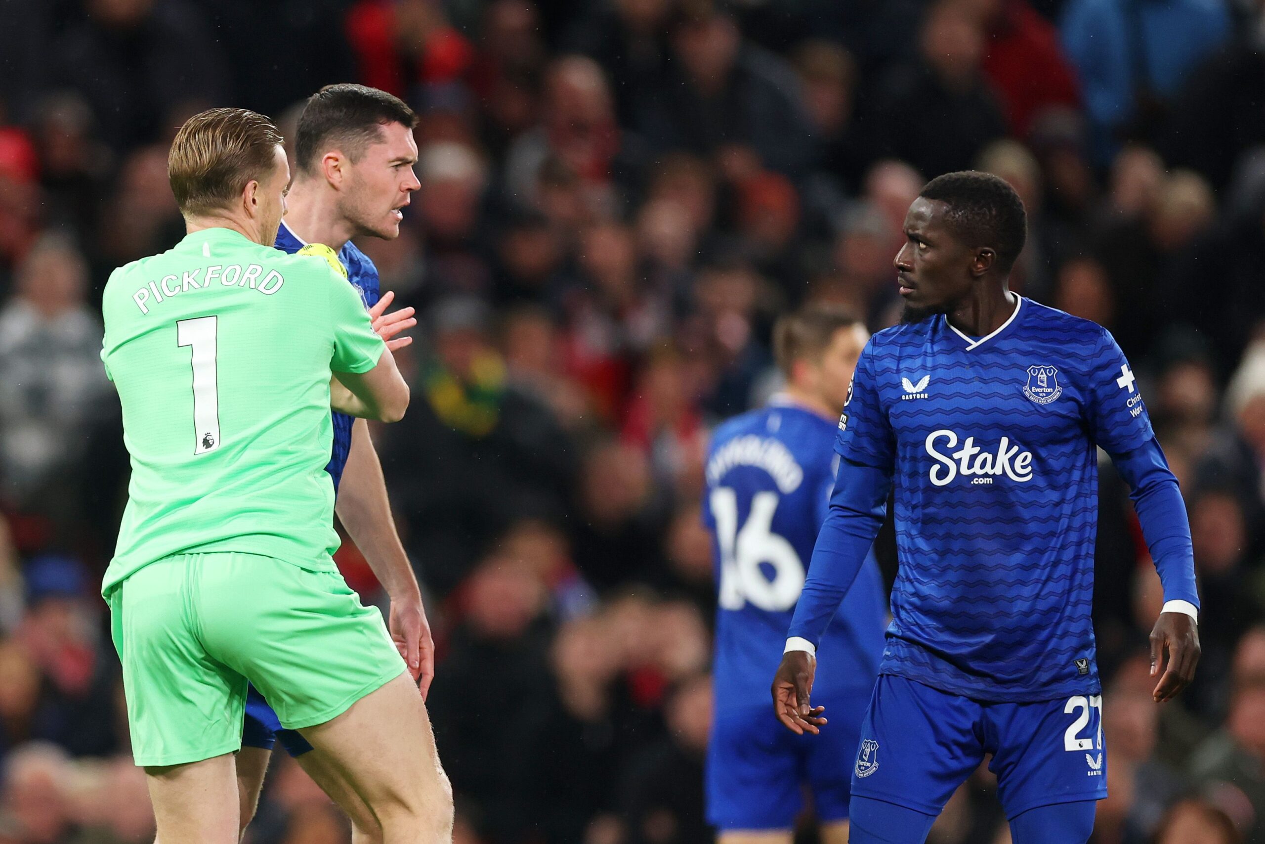 Idrissa Gueye y Dewsbury-Hall comentan sobre la polémica en el partido de Everton