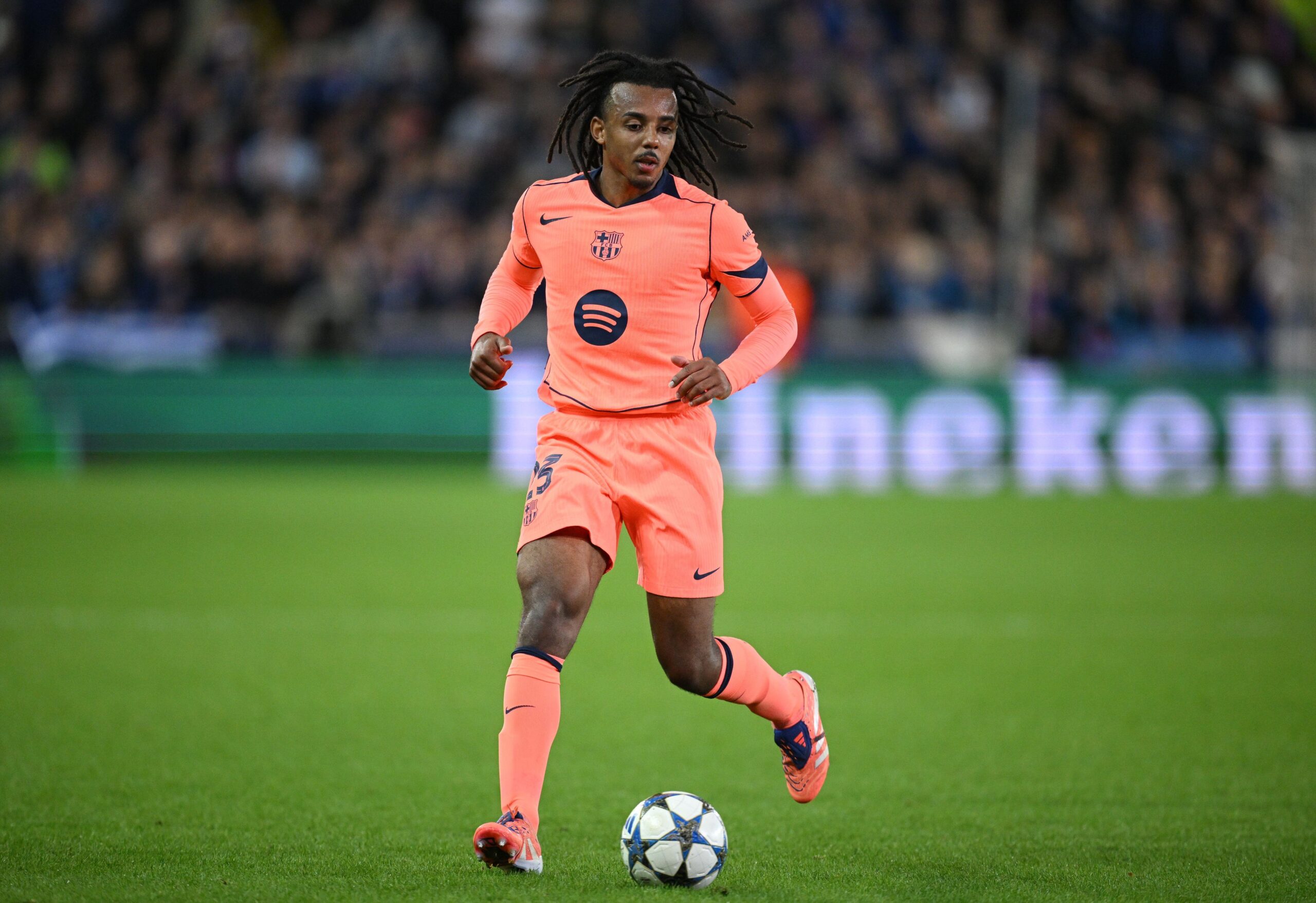 Estrella del Barcelona rechaza Chelsea por preferir enfoque de Xavi