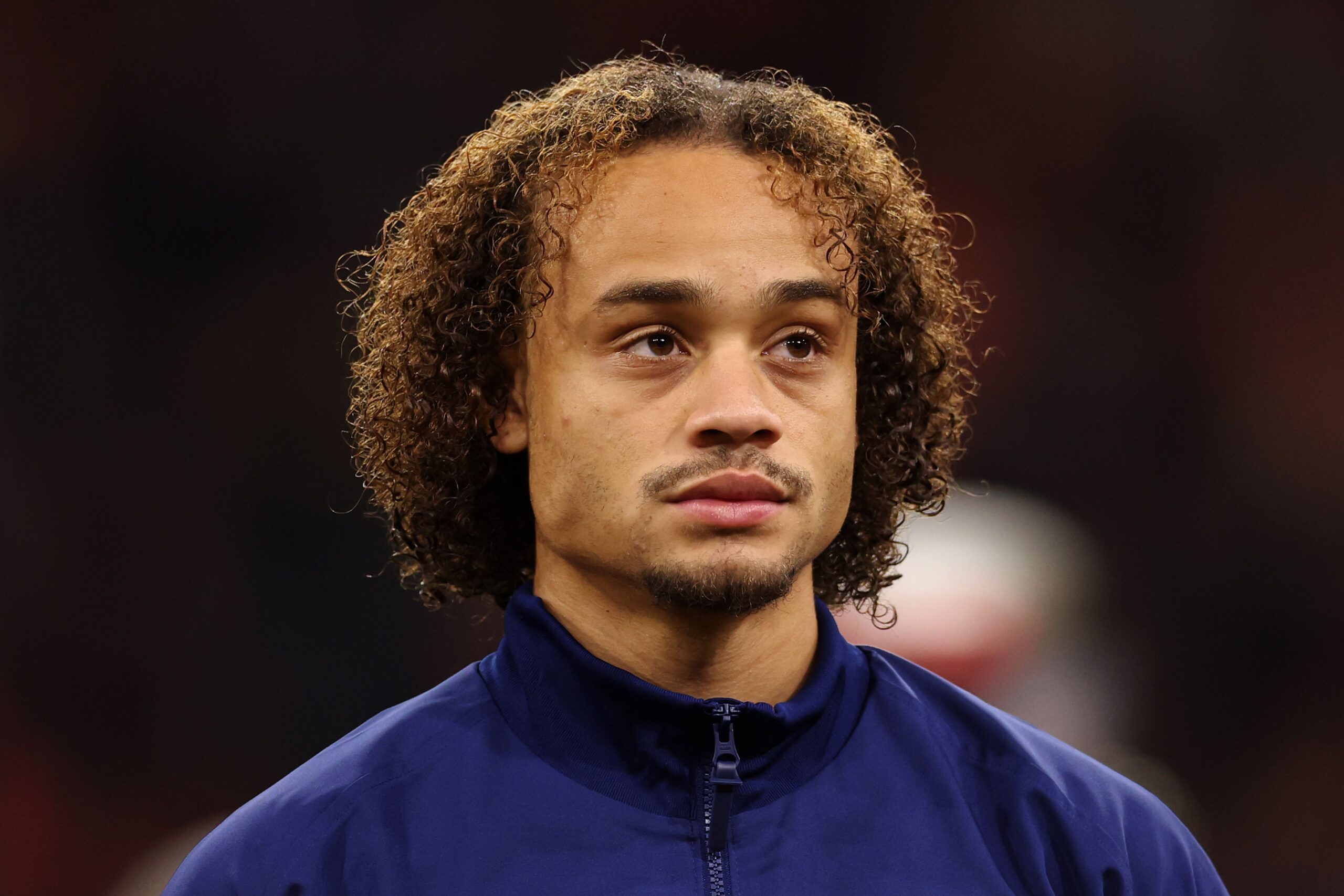 Thierry Henry cuestiona la adaptabilidad de Xavi Simons en la Premier League