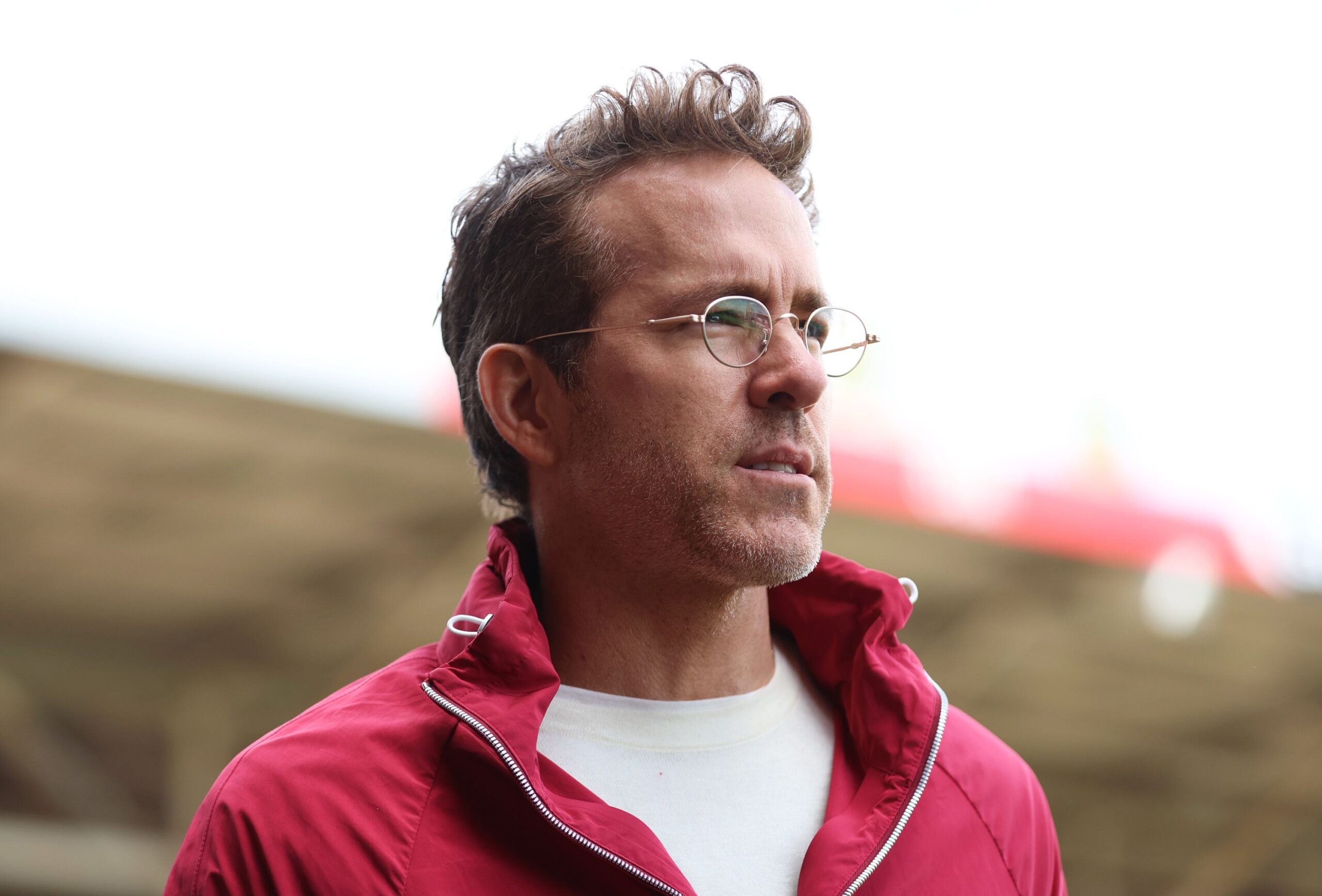 Ryan Reynolds y Rob McElhenney instan a invertir en Wrexham para ascender