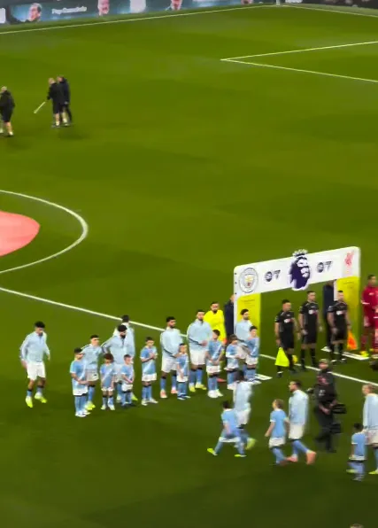 ¡Maya Jama anima a su novio Ruben Dias tras la victoria del Man City sobre Liverpool!