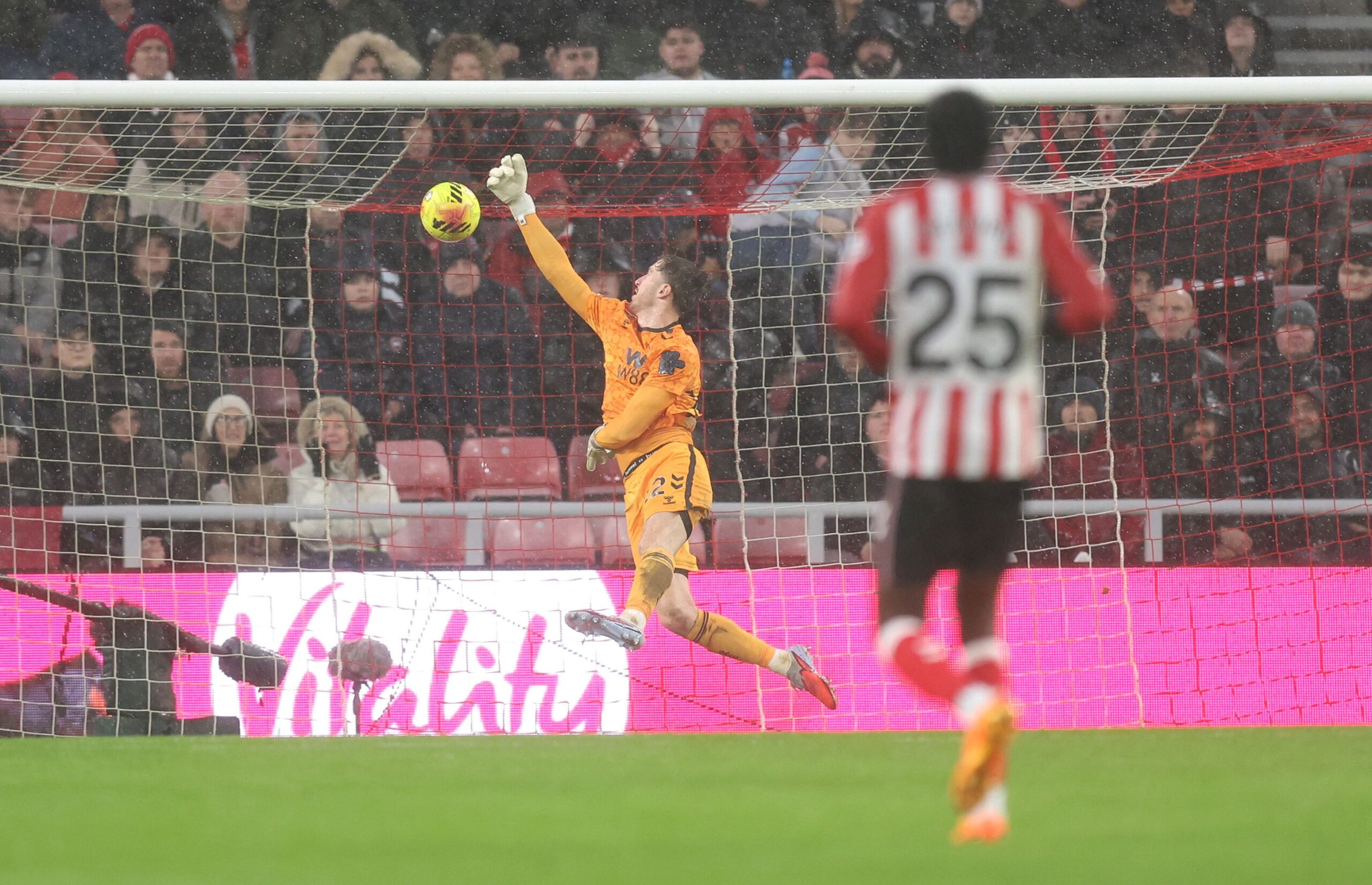 Tyler Adams anota un espectacular golazo de 43 yardas con Bournemouth