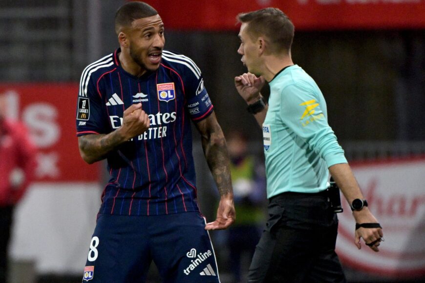 Árbitros de Ligue 1 criticados por el hermano de Tyler Morton tras derrota de Lyon