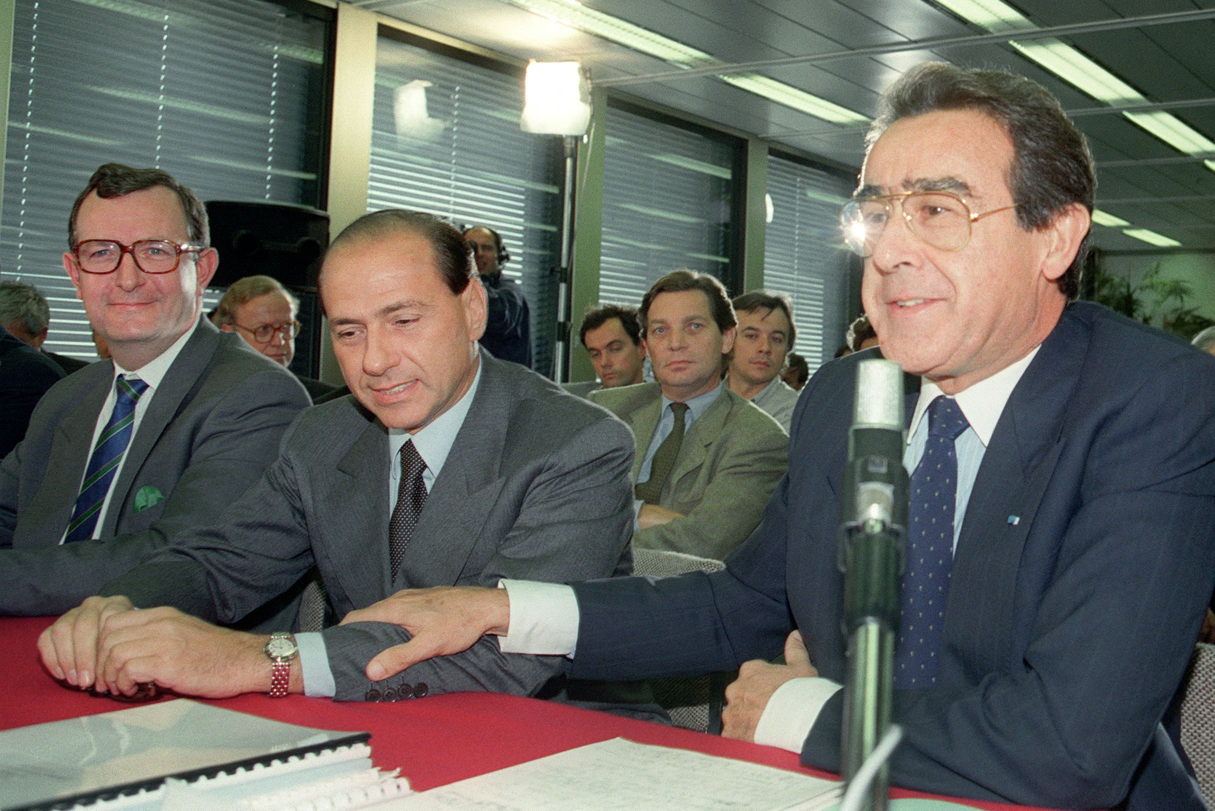 La vida de Silvio Berlusconi: El polémico legado en el fútbol europeo