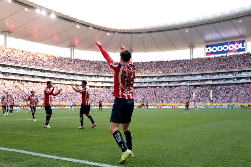 Armando González agradece a Chicharito por su título como goleador de Chivas