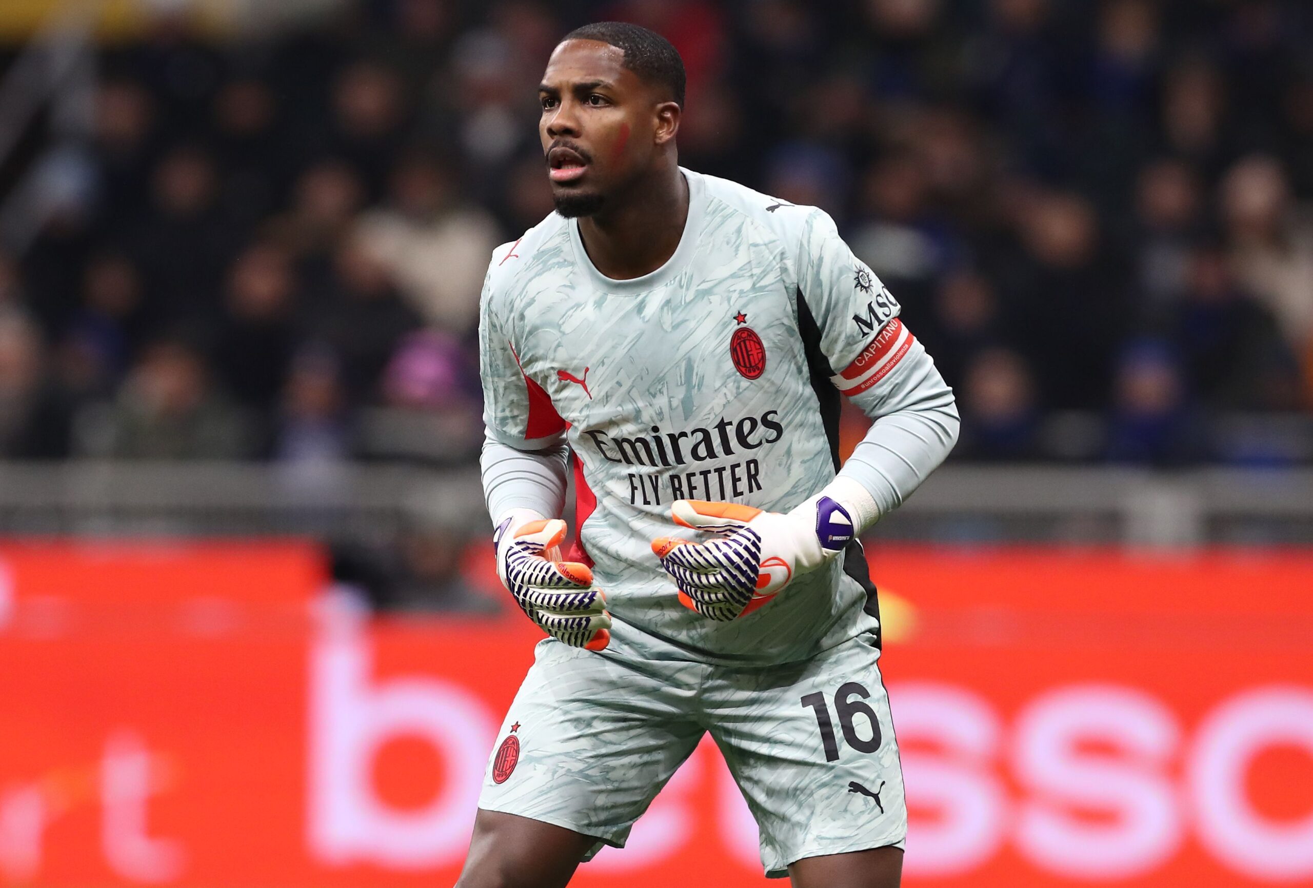Milan podría perder a Mike Maignan ante Chelsea y Juventus en traspaso gratis