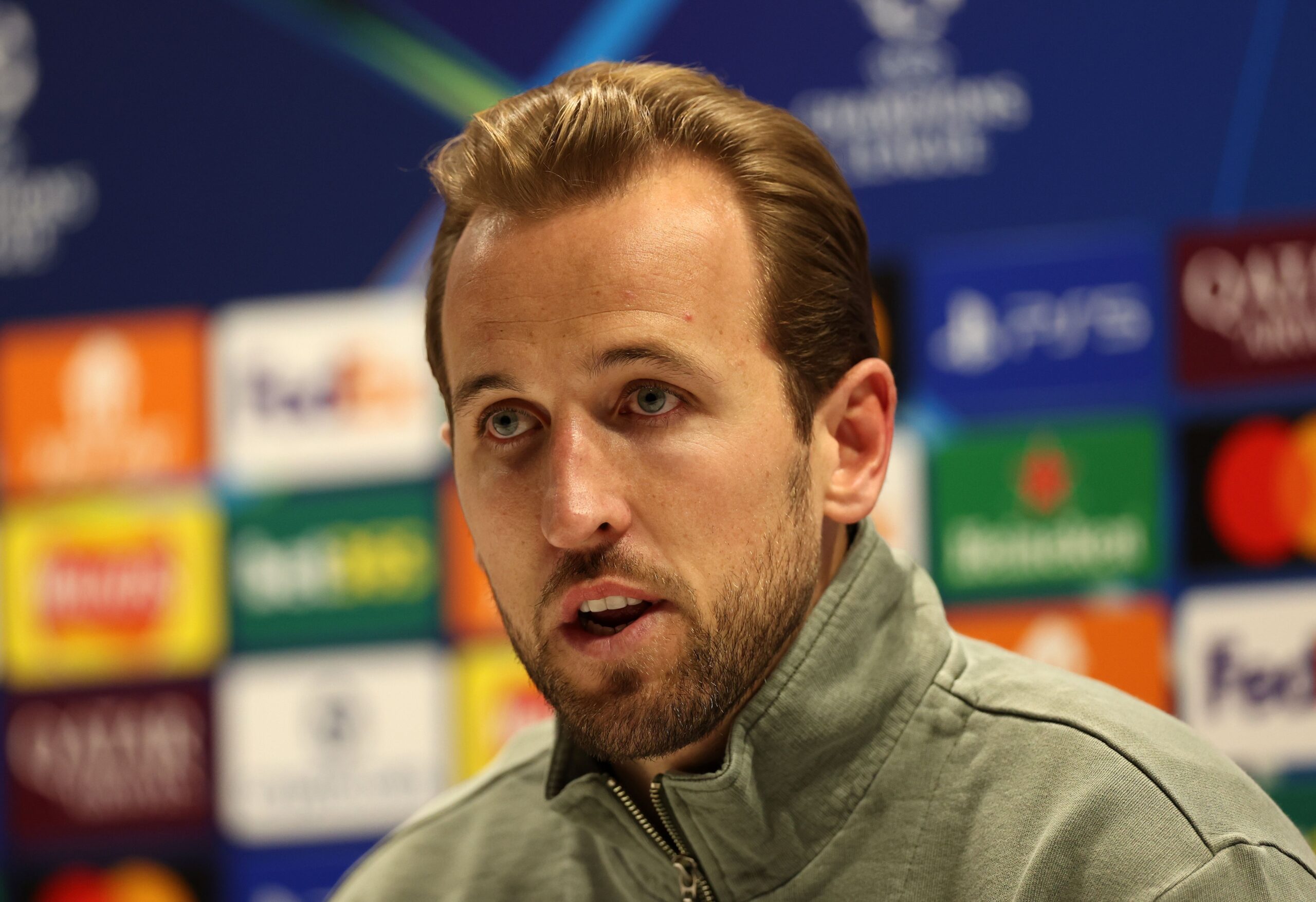 Harry Kane destaca a Vincent Kompany por ayudar a estrellas del Bayern a entender fútbol