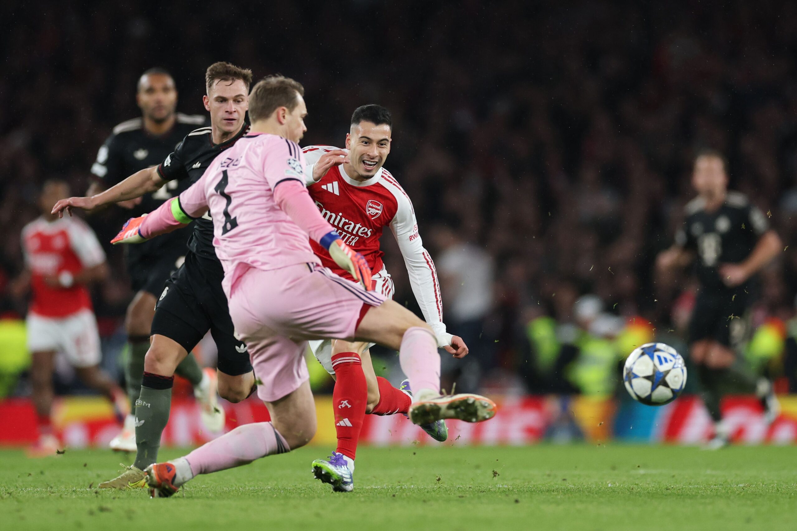 Mejor ahora que en los octavos: elogios a Kompany tras derrota ante Arsenal