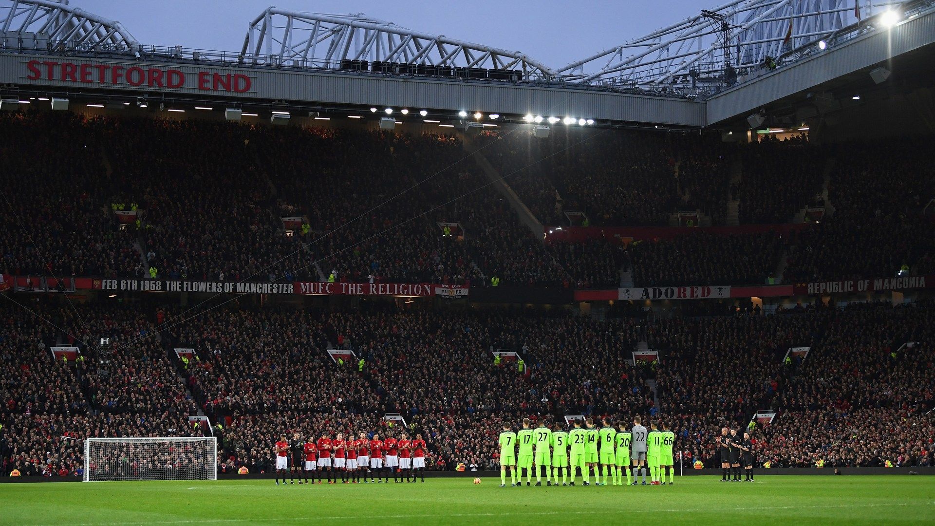 Man Utd planea homenaje en Old Trafford al fallecido Mani de Stone Roses