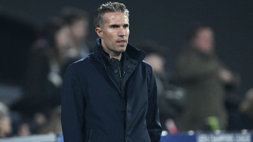 Feyenoord joven habla sobre bromas de compañeros por rumores de Bayern y Arsenal