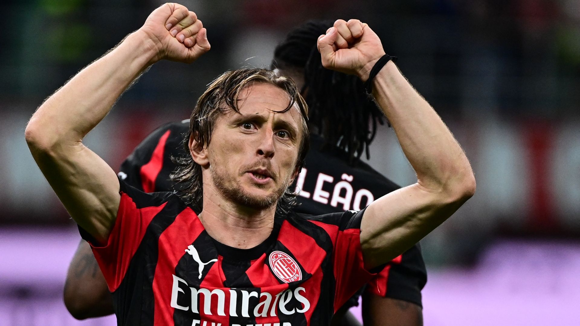 Luka Modric recibe ofertas tentadoras mientras espera renovar contrato con AC Milan