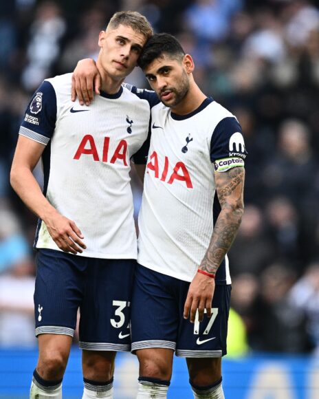 Tottenham busca renovar contrato a Micky van de Ven tras su golazo en Champions League