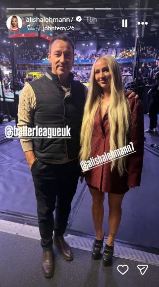 Alisha Lehmann dispara cañón de camisetas y posa con John Terry en Baller League