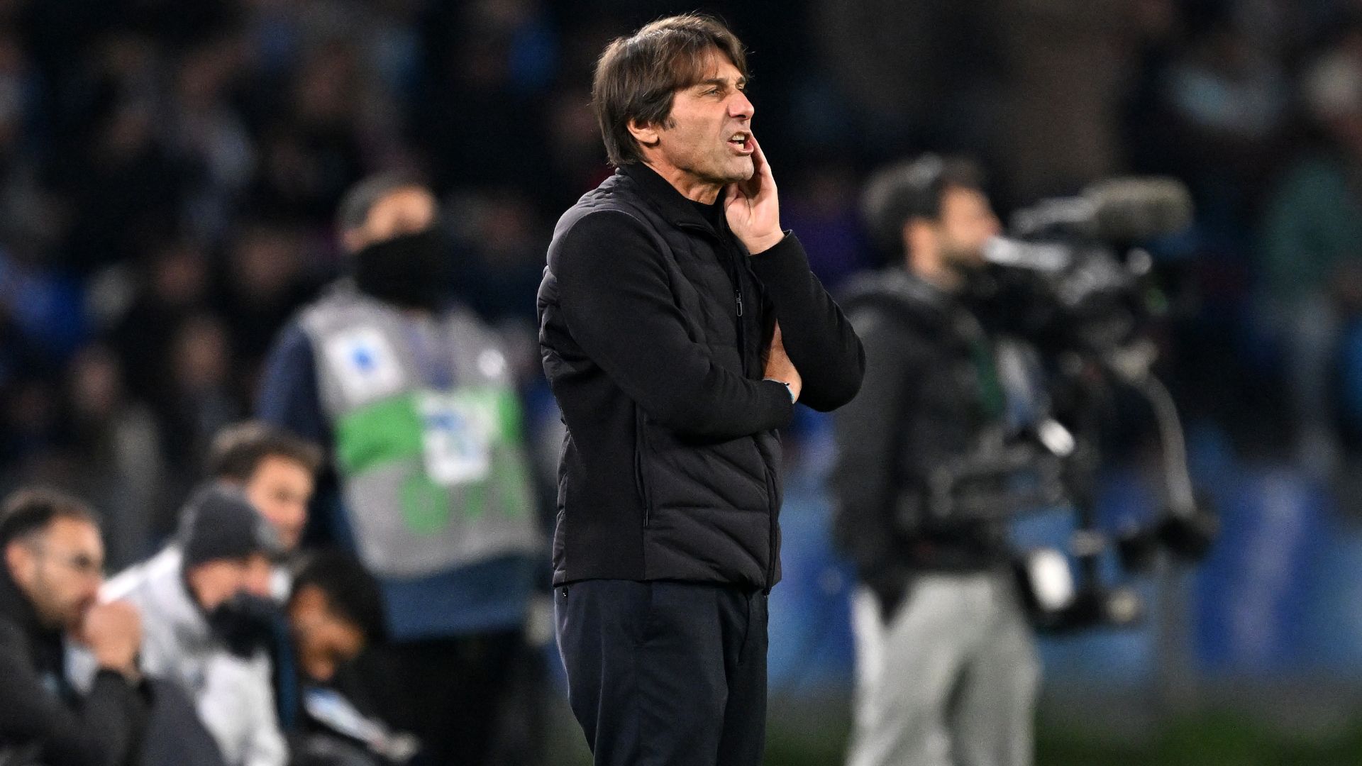 Antonio Conte desmiente rumores de salida de Napoli tras polémico post