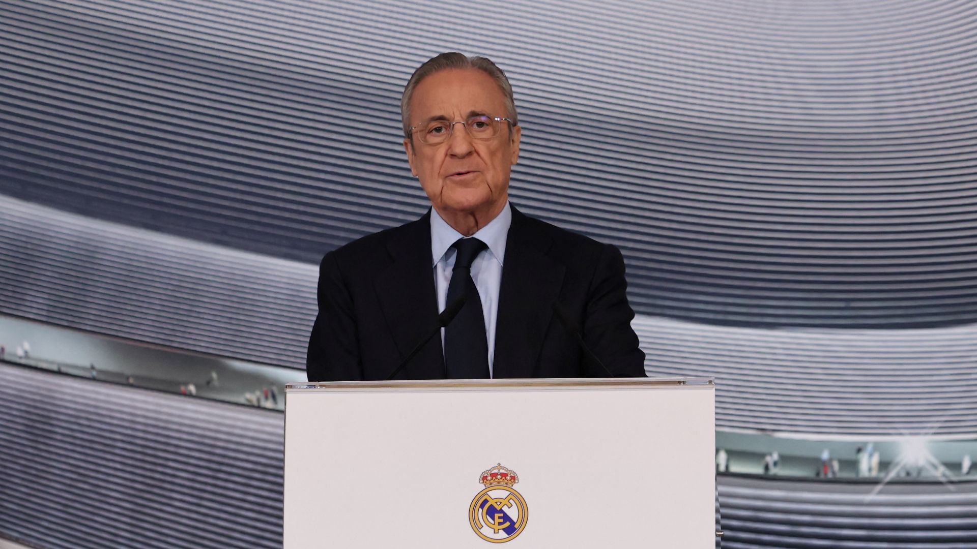 ¡Florentino Pérez reaviva la rivalidad con Barcelona: acusaciones de €8M a árbitros!