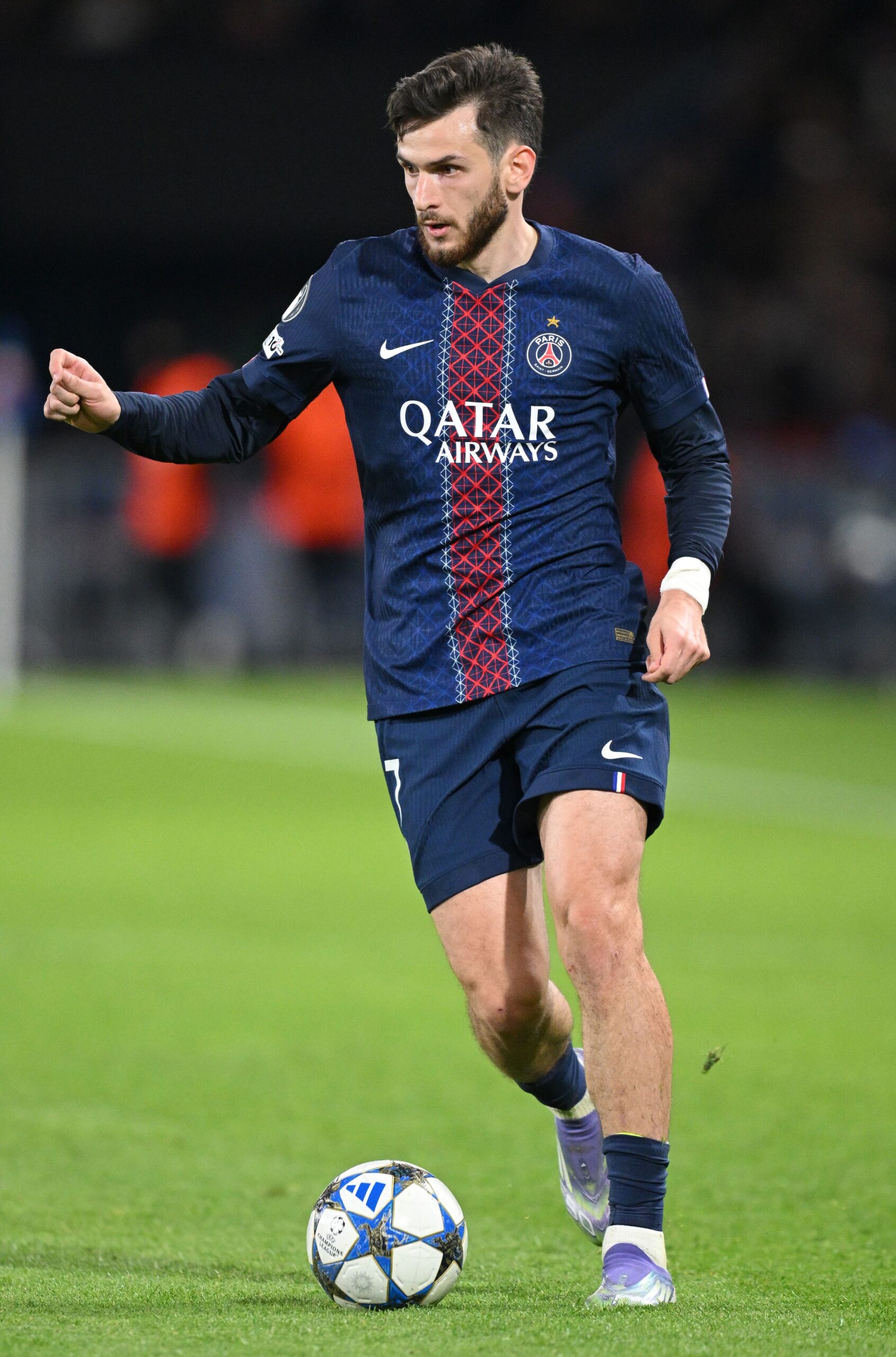 ¿Kvicha Kvaratskhelia cree que Tottenham puede vencer a PSG tras su mala racha?