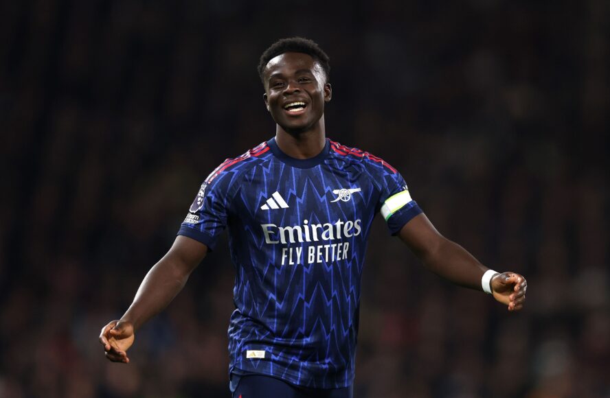 Arsenal busca renovar contrato de Bukayo Saka con aumento salarial récord