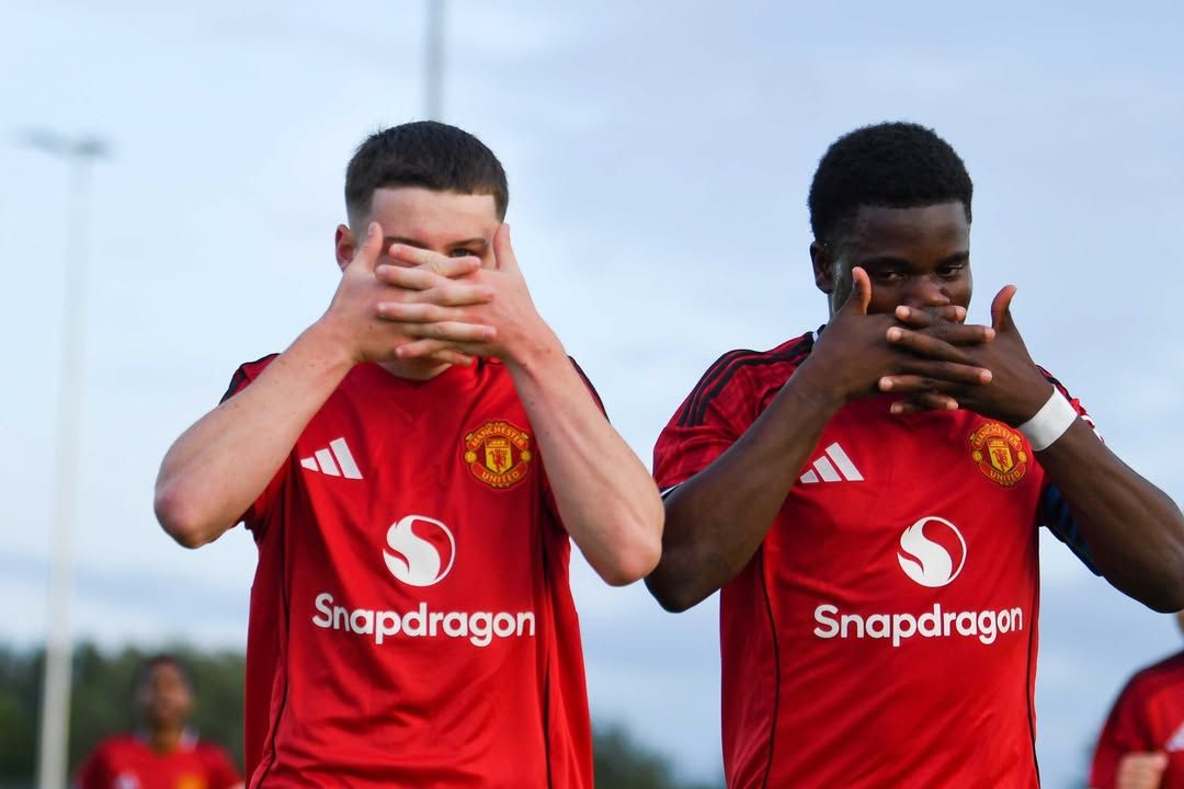 Kai Rooney podría brillar en Manchester United como su padre Wayne