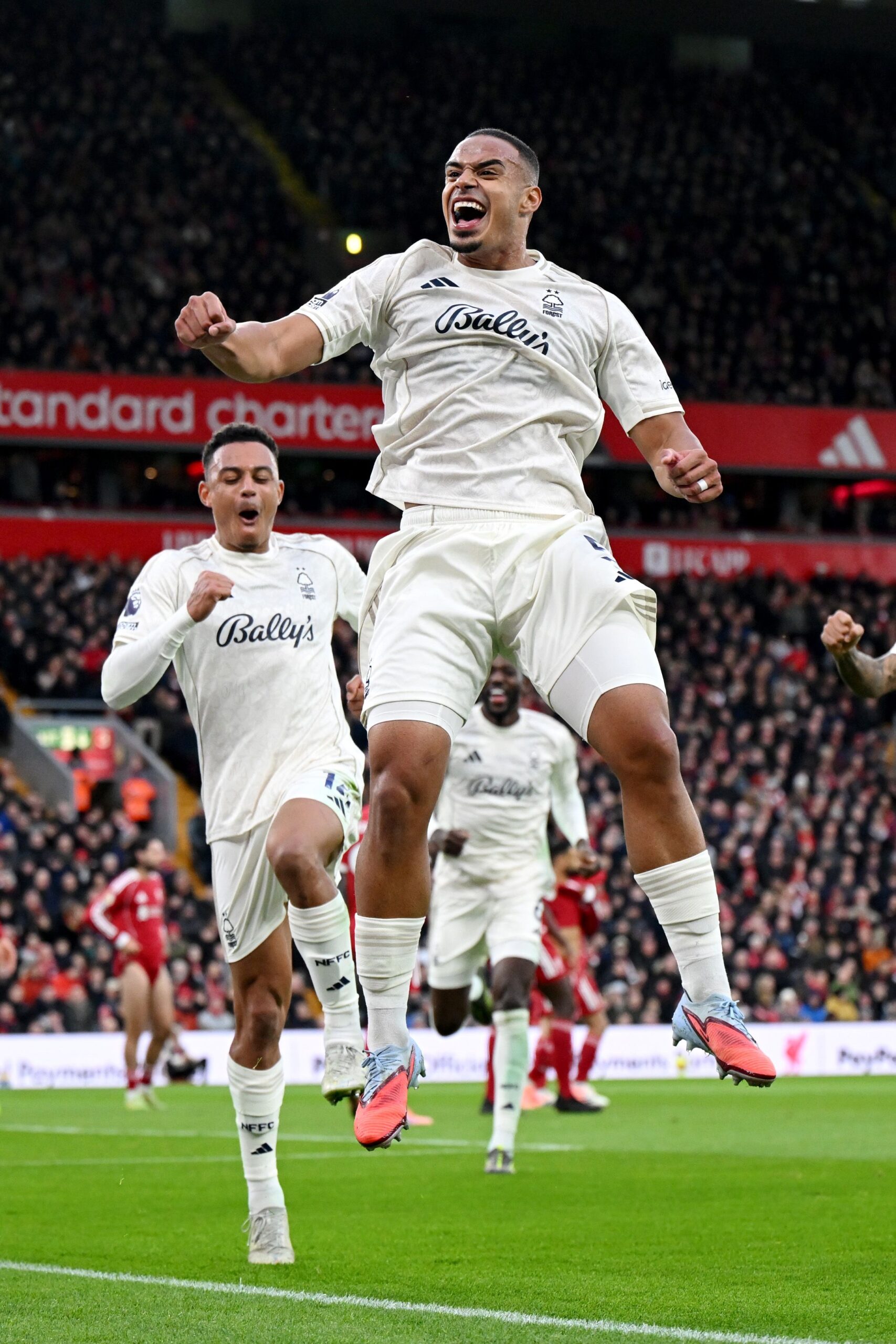 Van Dijk critica a los Reds por goles fáciles tras dura derrota ante Nottingham