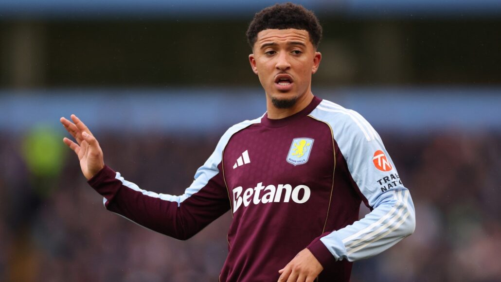 Jadon Sancho criticado por actuación en su raro inicio con Aston Villa