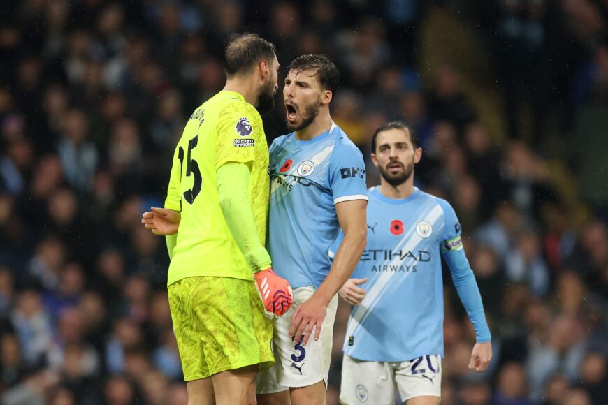 Jeremie Doku brilla en victoria del Man City ante Liverpool con goles de Haaland