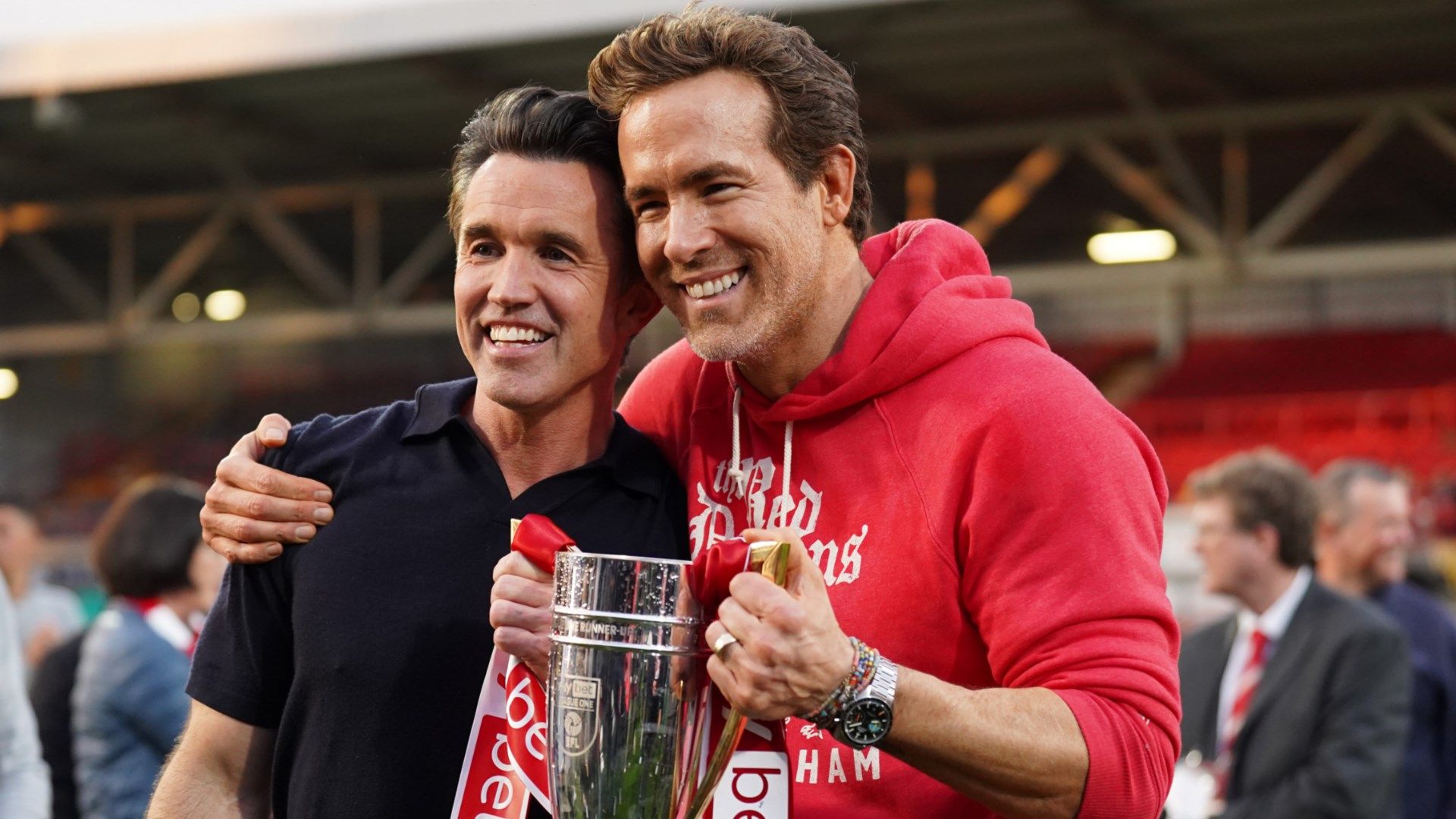 Ryan Reynolds revela llamada angustiosa de jugador de Wrexham sobre docuserie