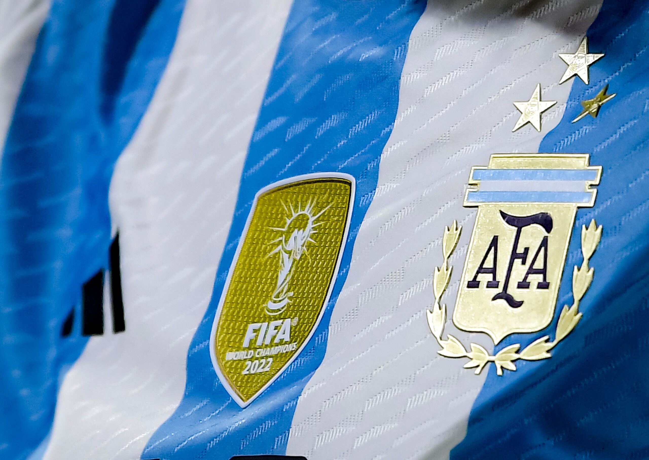 Lionel Messi rinde homenaje a Omar Souto, ícono de la FA Argentina a los 73 años