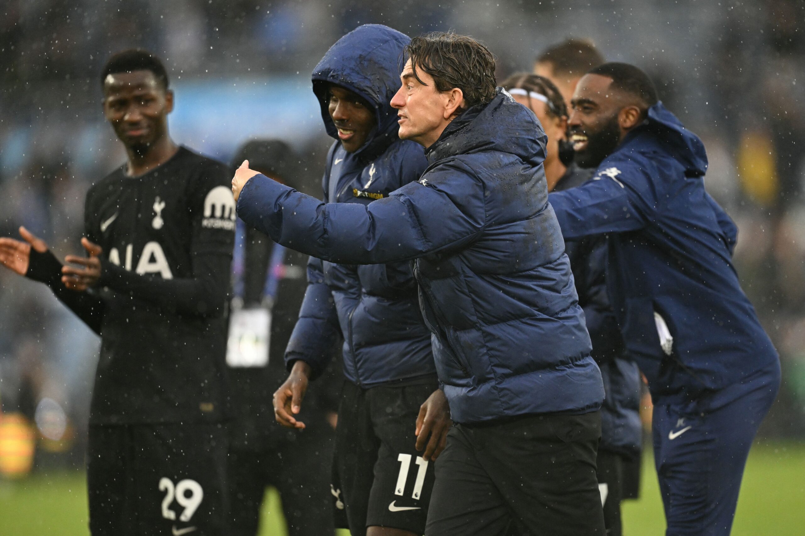 Cambio en la Champions League: Mathys Tel se une a Tottenham, sale estrella lesionada