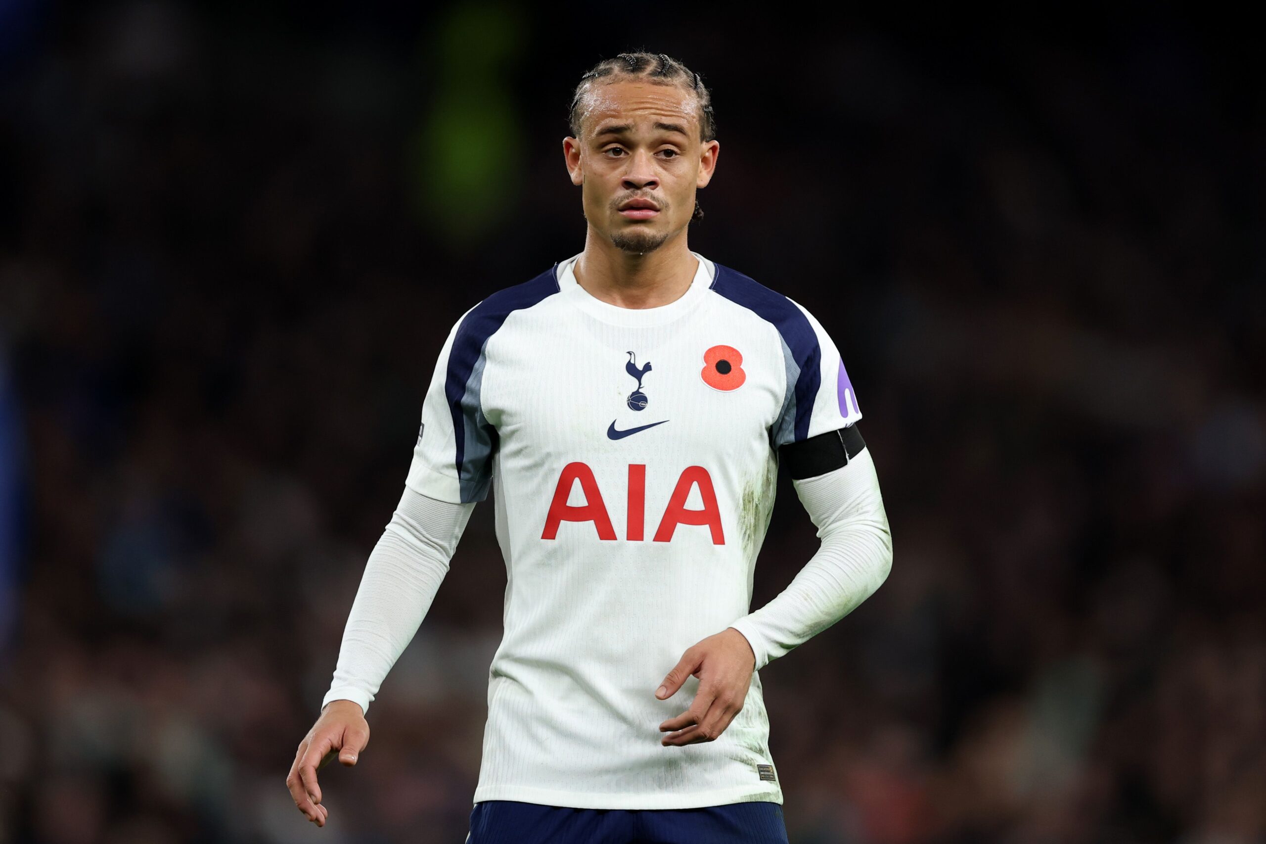 Bayern Munich evita fichajes costosos: crítica a Sesko, Simons y Gittens