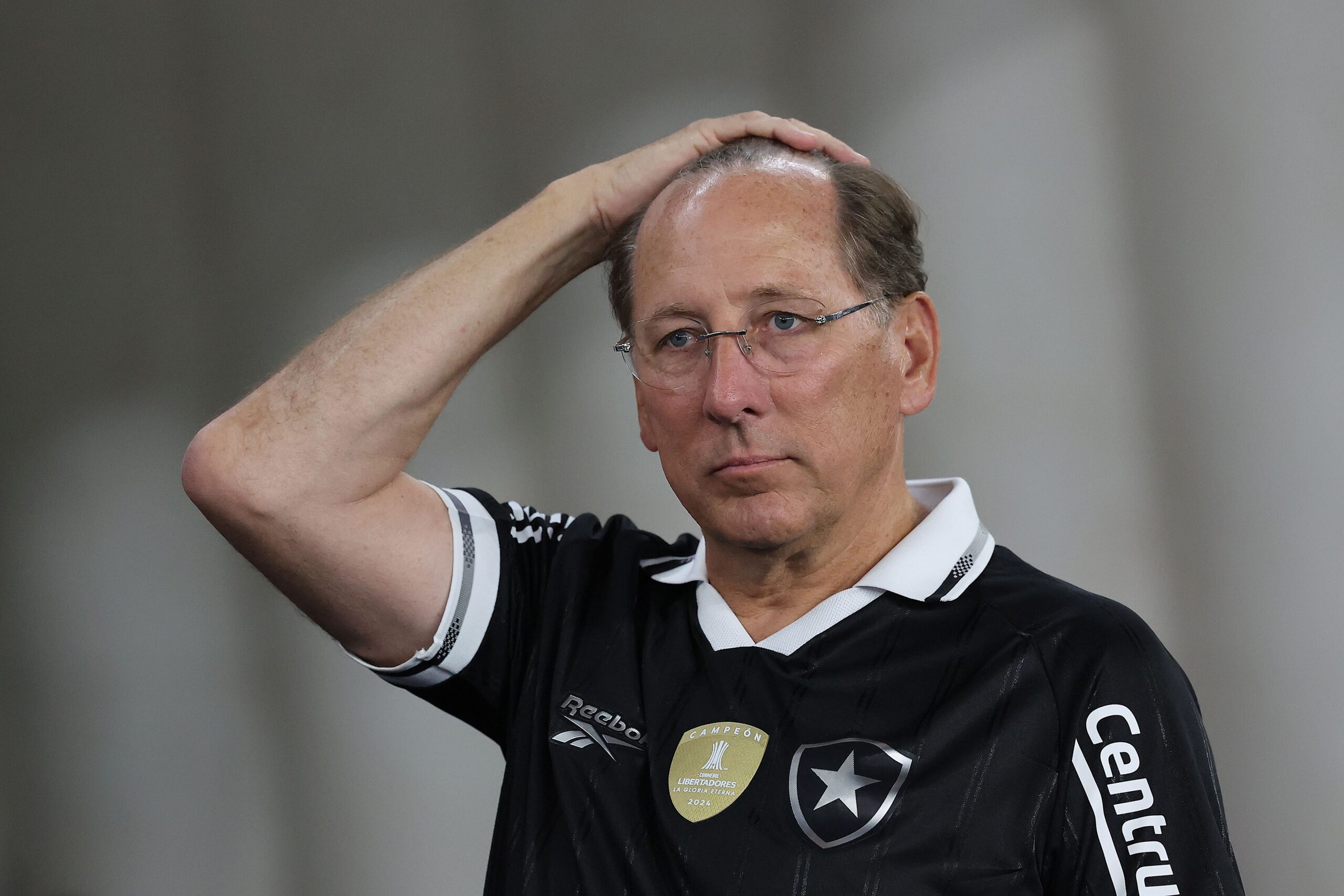 Ex-director del Crystal Palace John Textor revela acuerdo oscuro con Marinakis