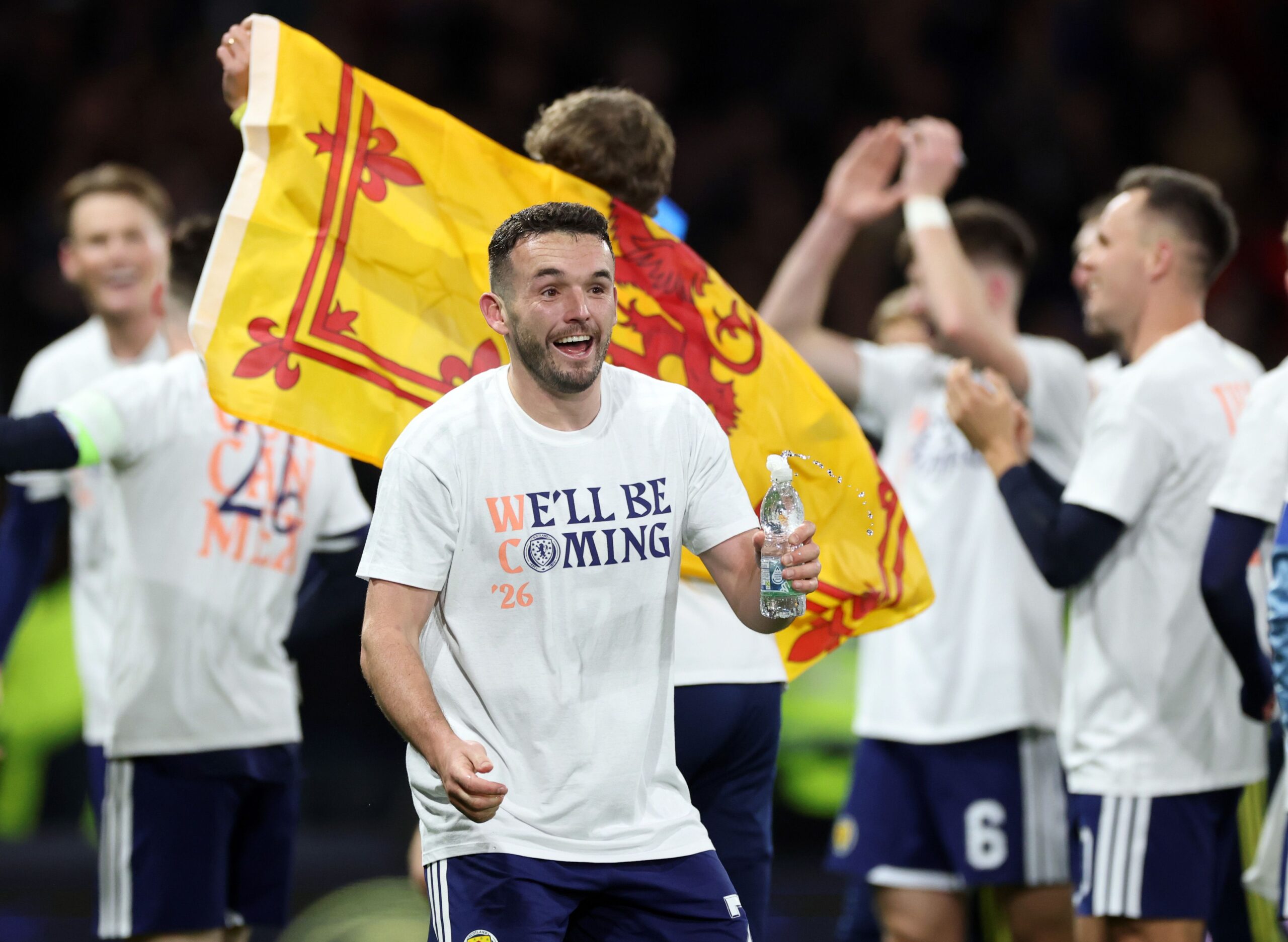 John McGinn se burla de los retrasos del sorteo del Mundial en Twitter