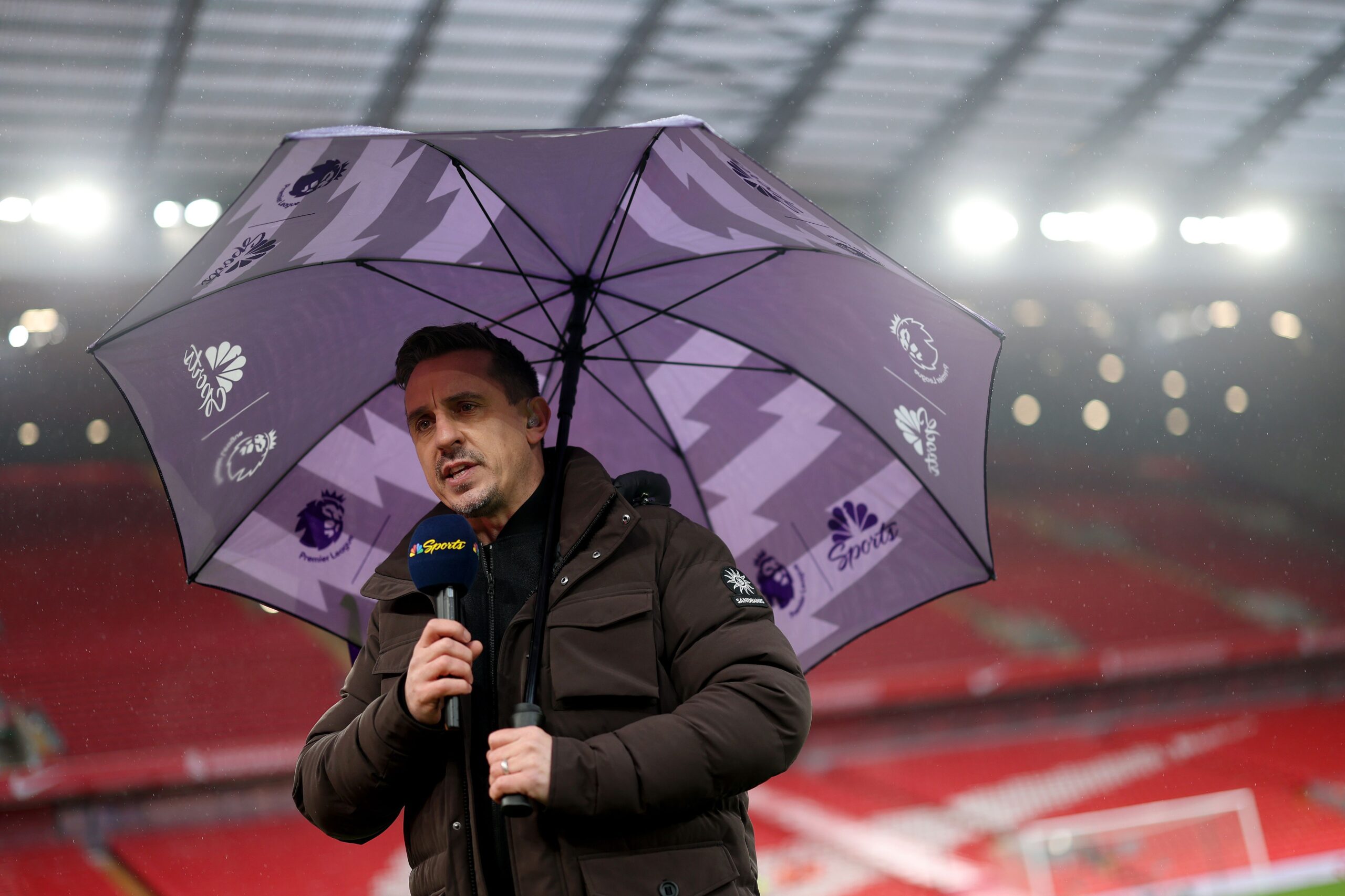 Gary Neville critica a Amorim por sustitución de Zirkzee tras empate con Wolves