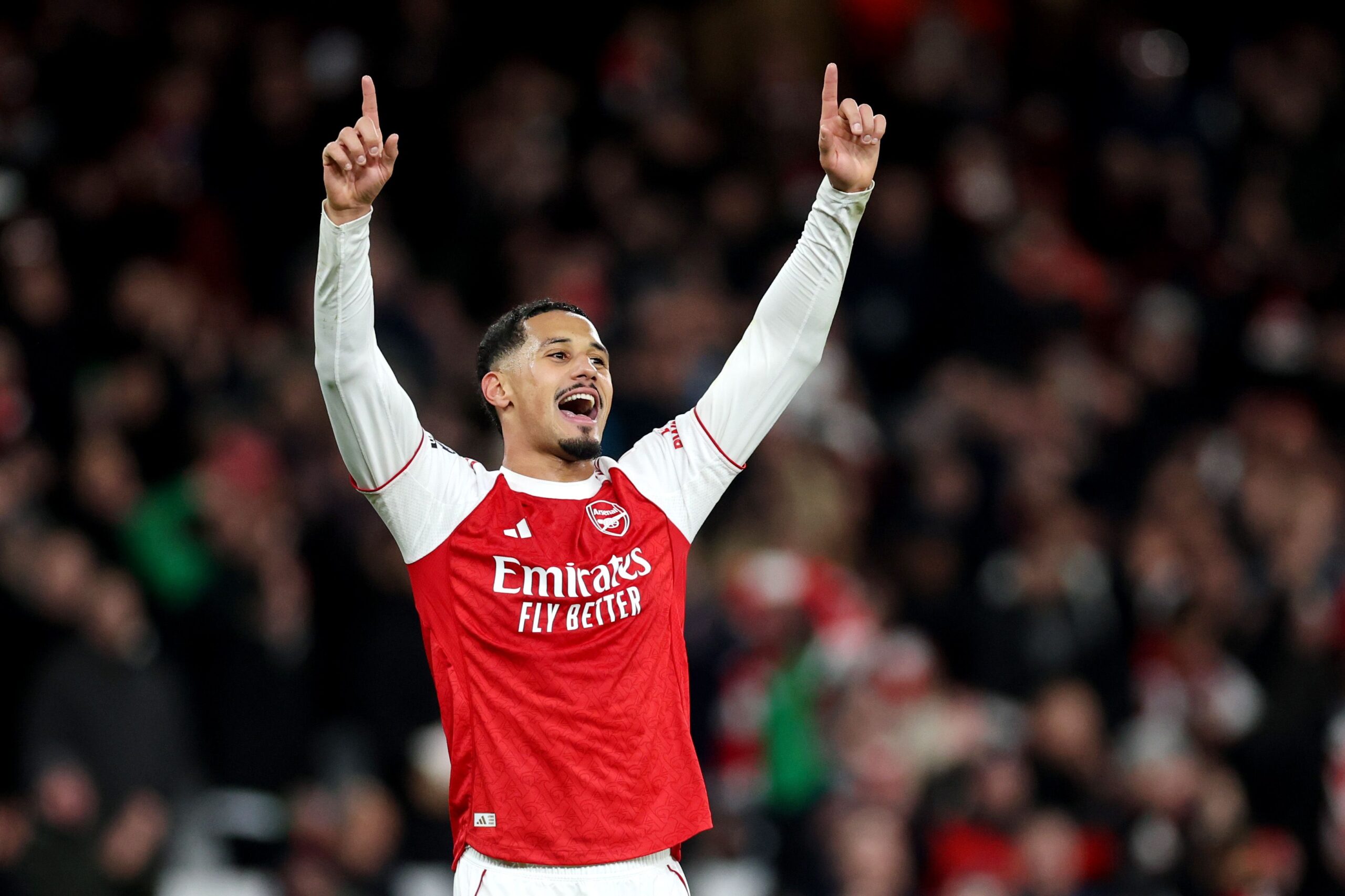 Saliba apunta al cuádruple mientras Arsenal busca romper la sequía de trofeos