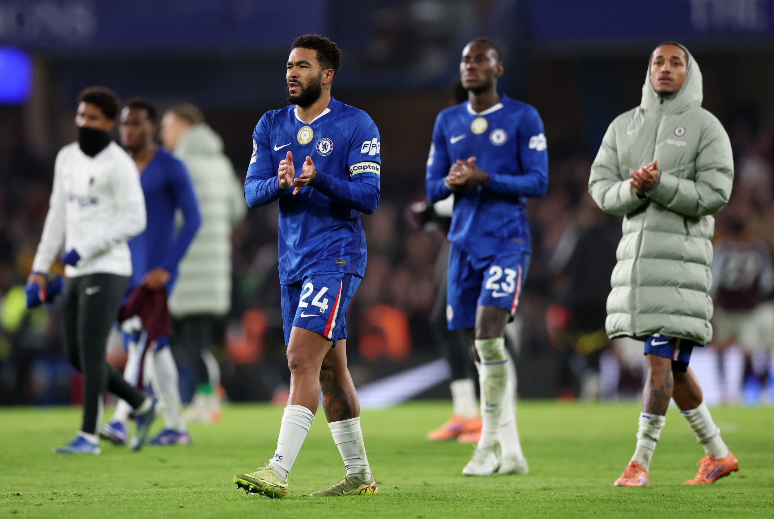 Reece James culpa a alguien por la caída del Chelsea ante Aston Villa
