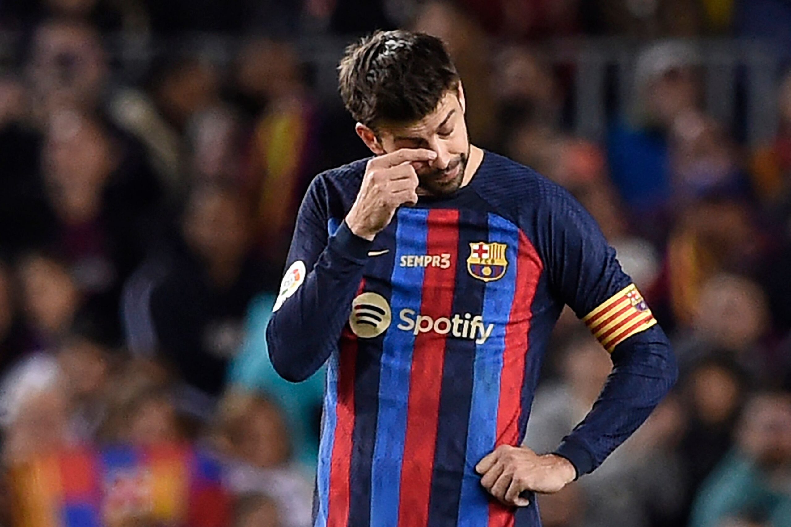 Ronald Araujo viaja a Tel Aviv para recuperarse, Piqué defiende al jugador